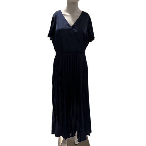 Tahari Arthur S. Levine Short Sleeve Pleated Dress - Picture 1 of 3